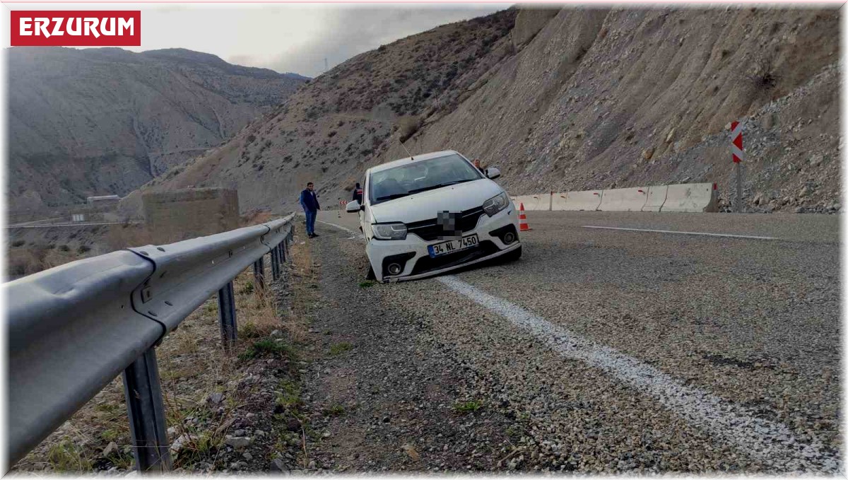 Yola D En Ta Lar Kazaya Neden Oldu Otomobil Bariyerlere Arpt