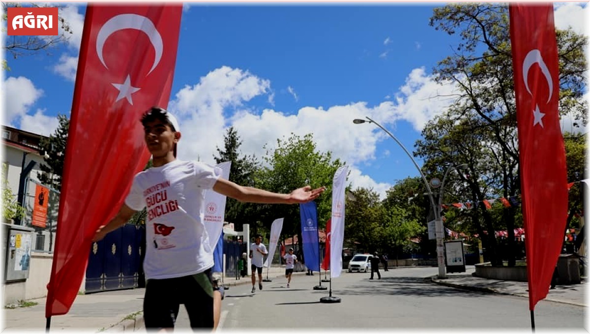 Ağrı'da 15-19 Mayıs Gençlik Haftası kutlamaları devam ediyor
