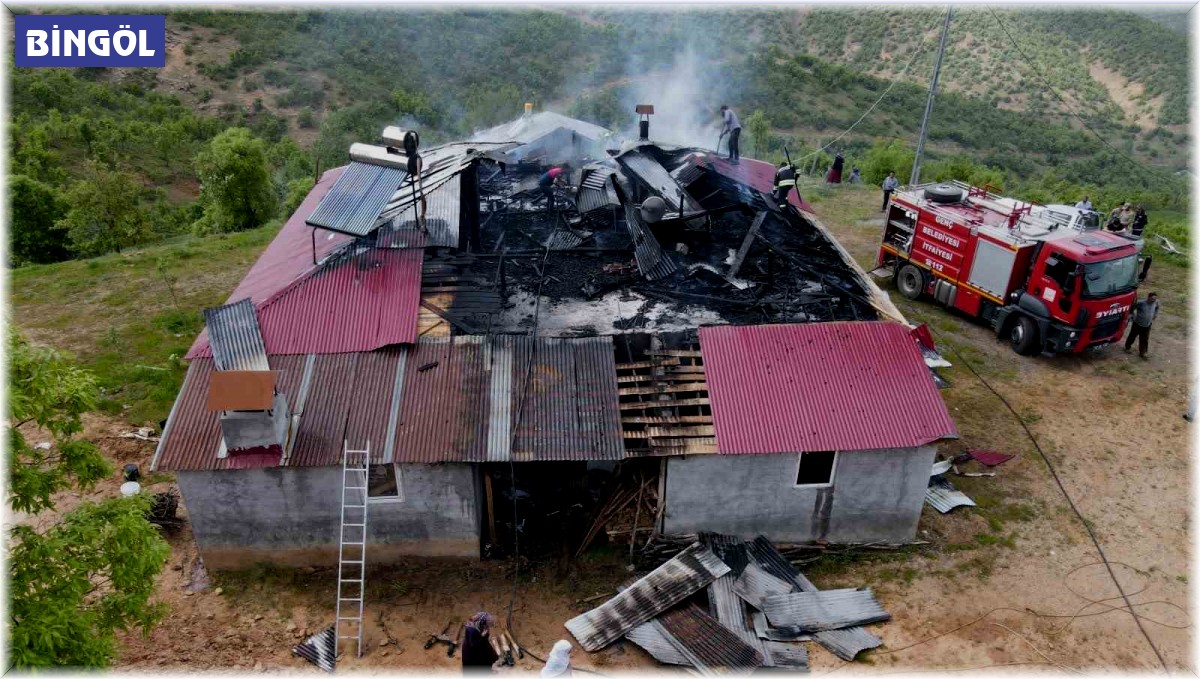 Bingöl'de çatı yangını