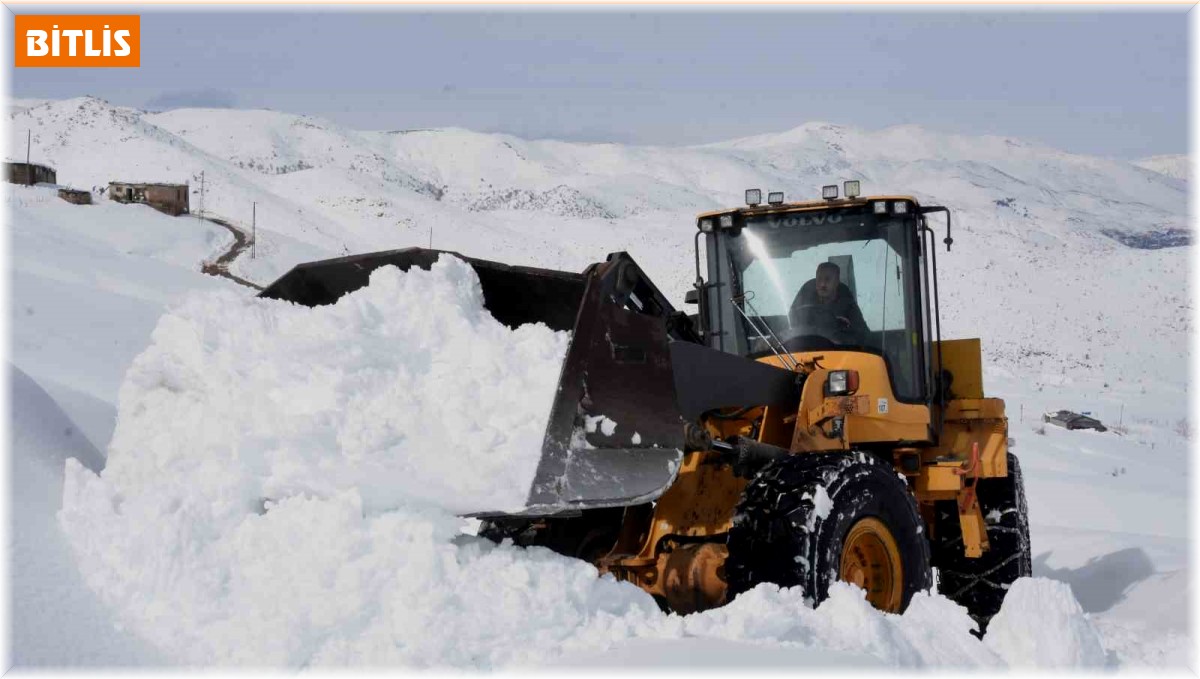 Bitlis'te karla mücadele çalışması devam ediyor