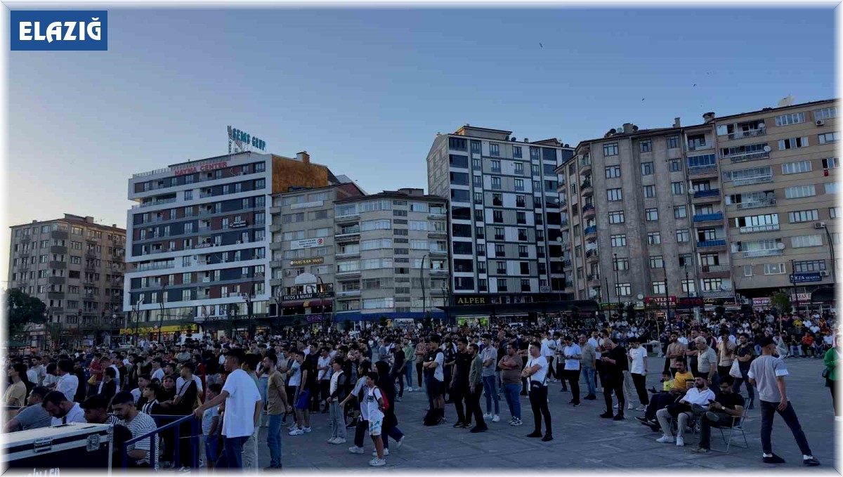 Elazığ'da Türkiye-Portekiz maçı için dev ekran kuruldu