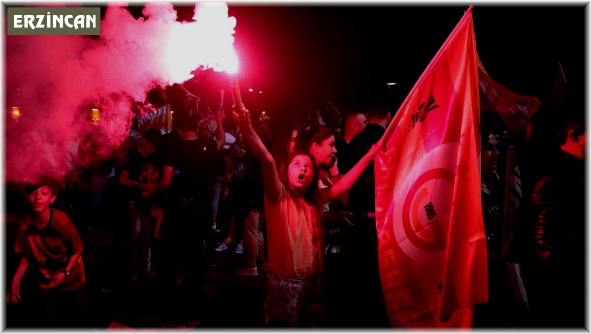 Erzincan'da Galatasaray taraftarları meydanı panayır alanına çevirdi