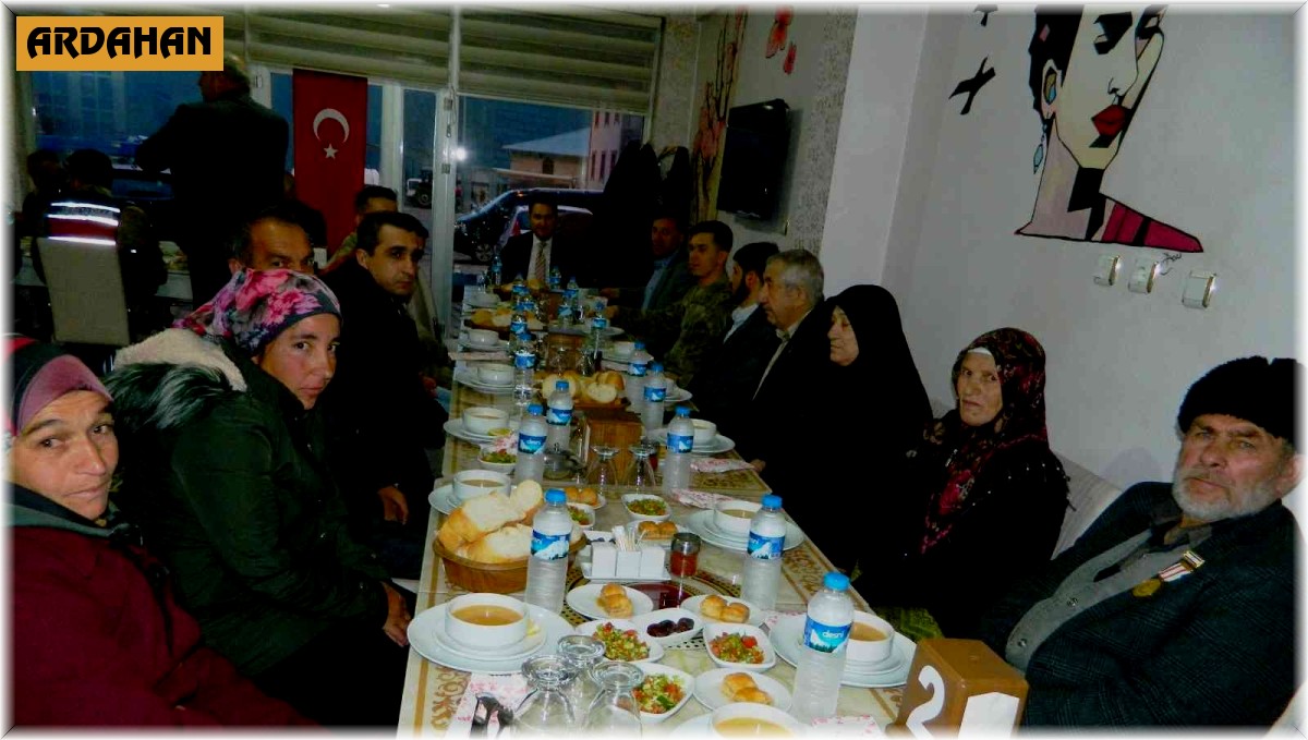 Posof Kaymakamı şehit ve gaziler ailesine iftar verdi