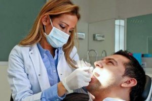 Dişlerin Sararmaması İçin Ne Yapılmalı