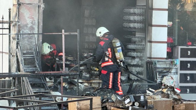 Malatya'da iş yerinde çıkan yangın hasara yol açtı