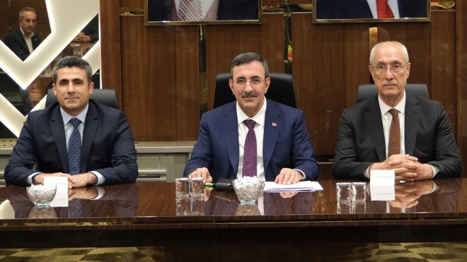 Cumhurbaşkanı Yardımcısı Cevdet Yılmaz, Bingöl Belediyesini ziyaret etti