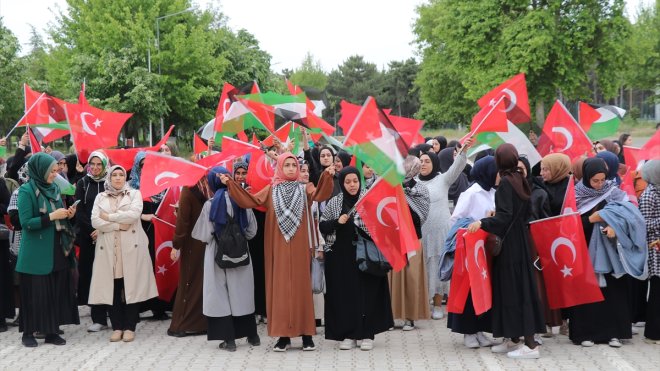Elazığ'da üniversite öğrencileri Gazze'ye destek yürüyüşü düzenledi