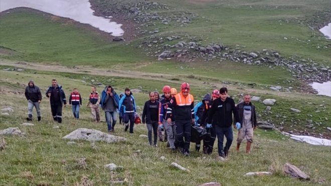Kars'ta hayvan otlatırken yıldırımın isabet ettiği çocuk öldü