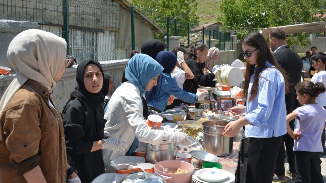 Bitlis'te öğrencilerin 4 yılda hazırladığı eserler sergilendi