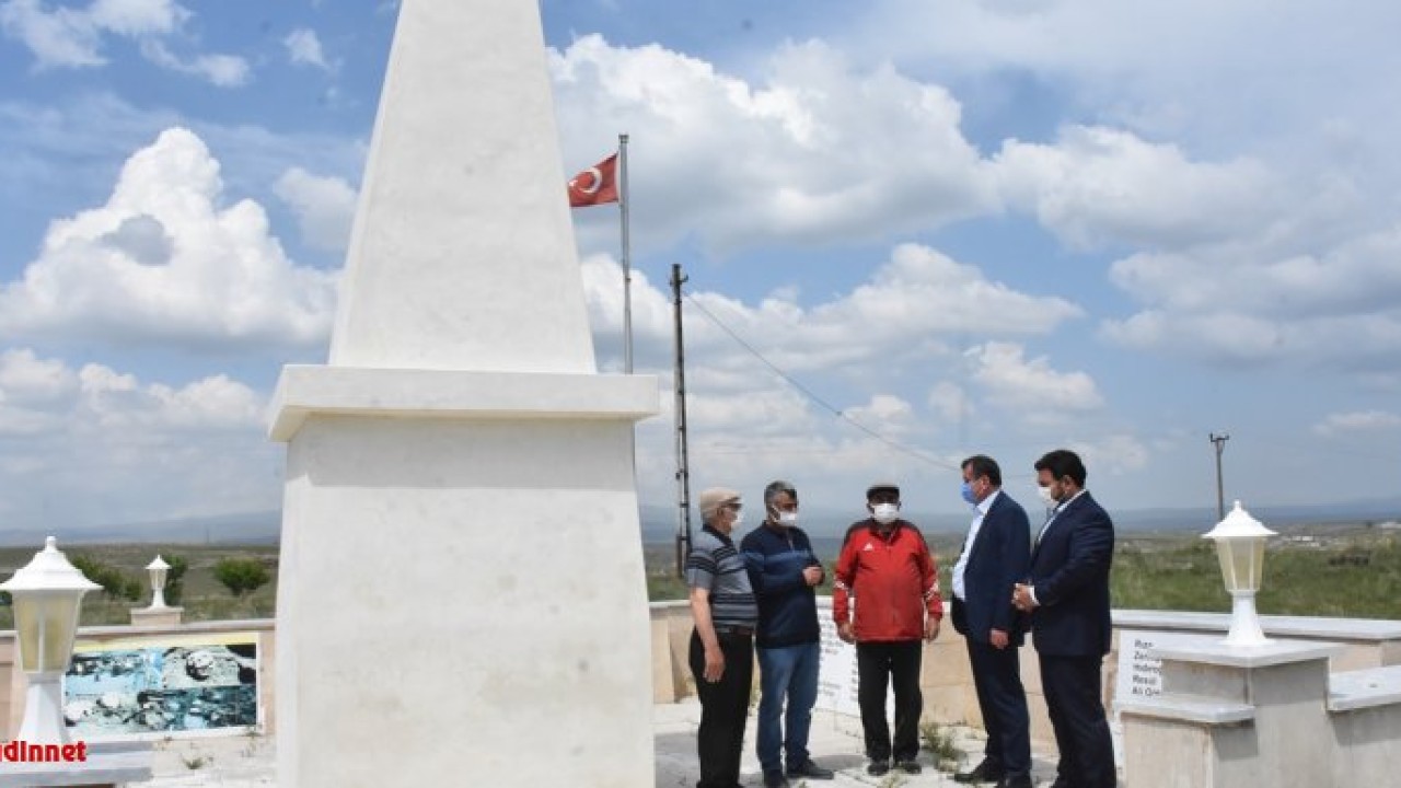 Cumhurbaşkanı Başdanışmanı Sertçelik, Kars'ta Ermeni mezalimine uğrayanların yakınlarıyla görüştü: