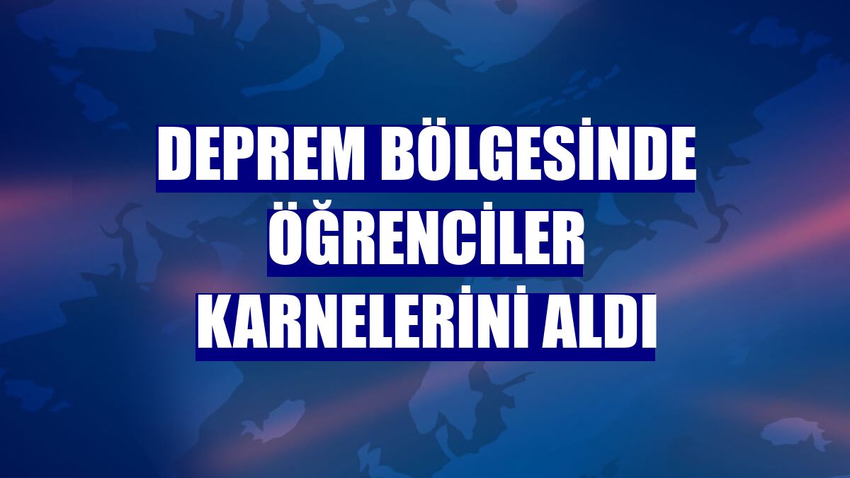 Deprem bölgesinde öğrenciler karnelerini aldı