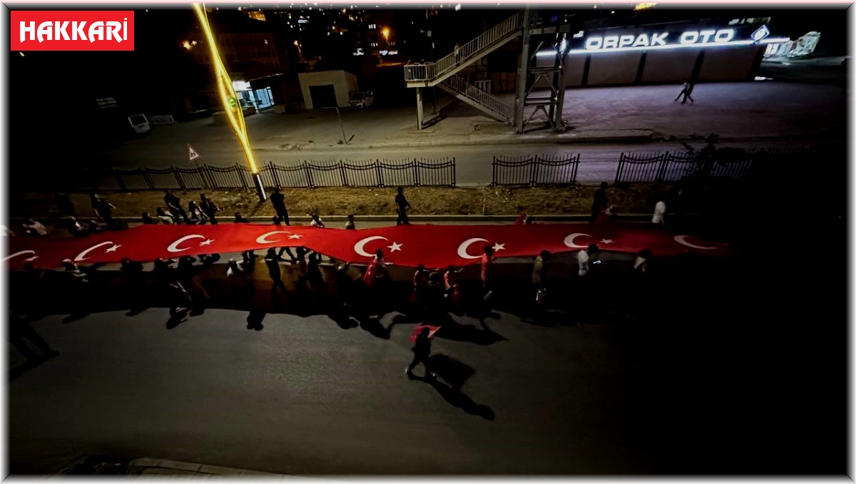 15 Temmuz yürüyüşü yapan gruba havai fişekli saldırı