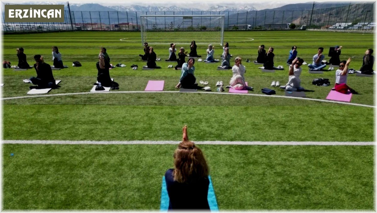 Açık havada yoga ve meditasyon etkinliği düzenledi