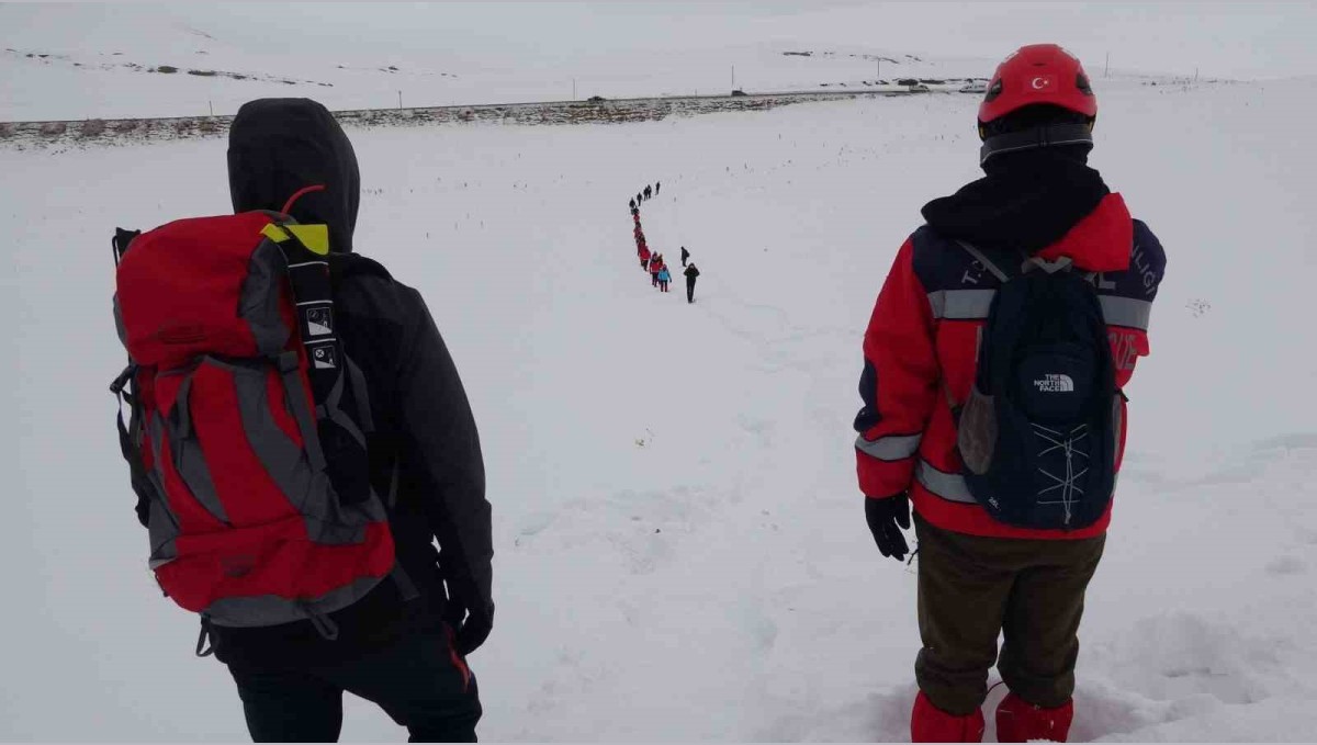 AFAD'dan 2 bin 225 rakımlı Kurubaş Geçidi'nde çığ eğitimleri