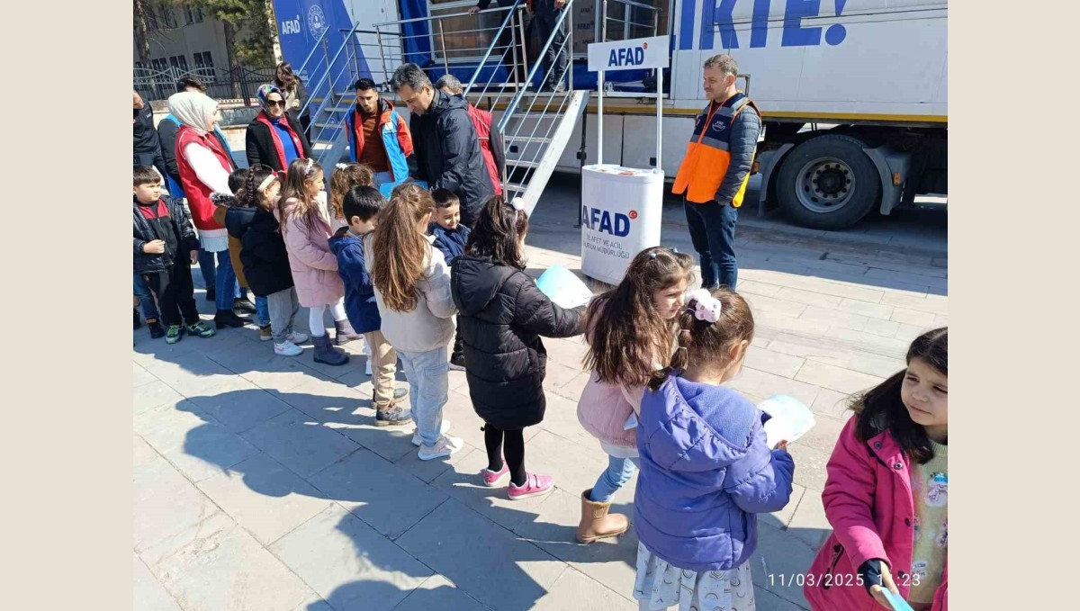 AFAD Deprem Simülasyon Tırı Erzincan'da