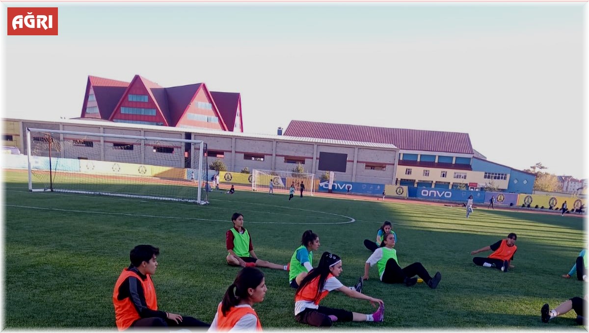 Ağrı Aile ve Sosyal Politikalar Kadın Futbol Takımı, 2. Lig'e hazırlanıyor