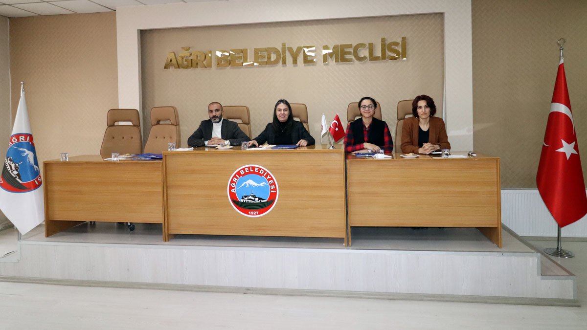 Ağrı Belediyesi, 2025 Yılının İlk Toplantısını Mahalle Muhtarlarıyla Yaptı