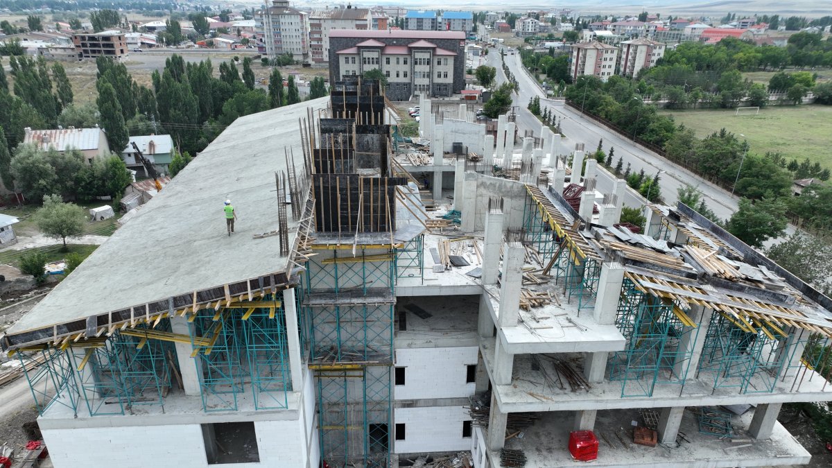 Ağrı'da Çok Fonksiyonlu İl Halk Kütüphanesi Projesi İnşaatı %42 Tamamlandı