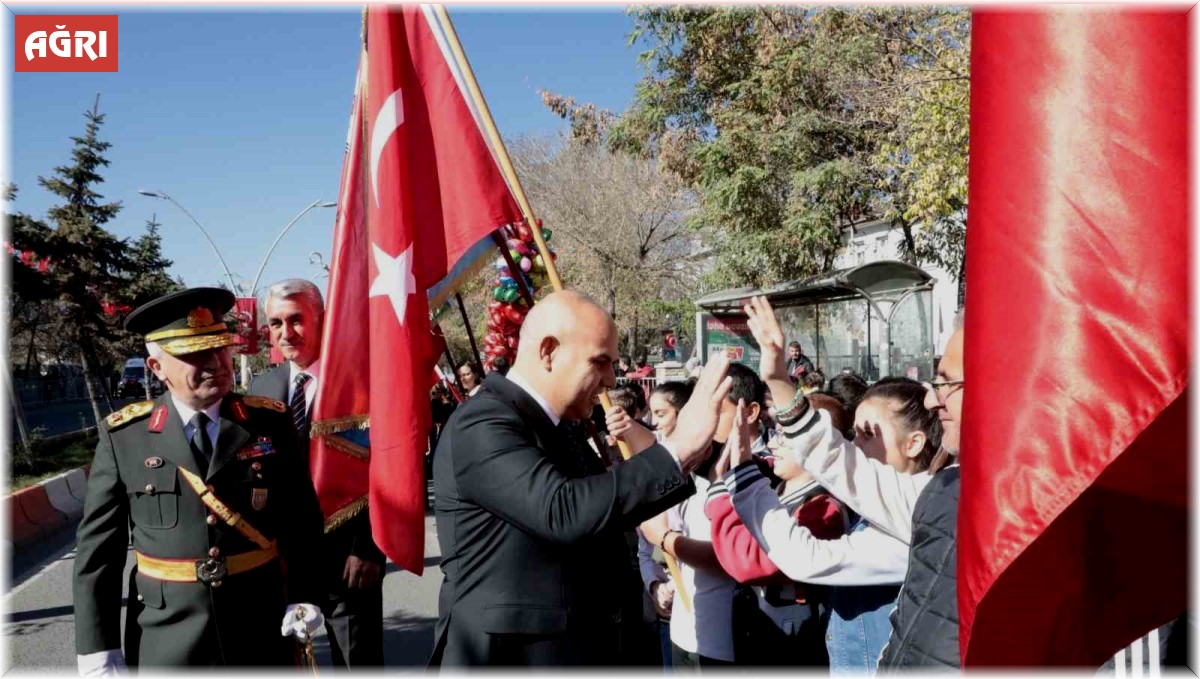 Ağrı'da Cumhuriyet Bayramı törenle kutlandı