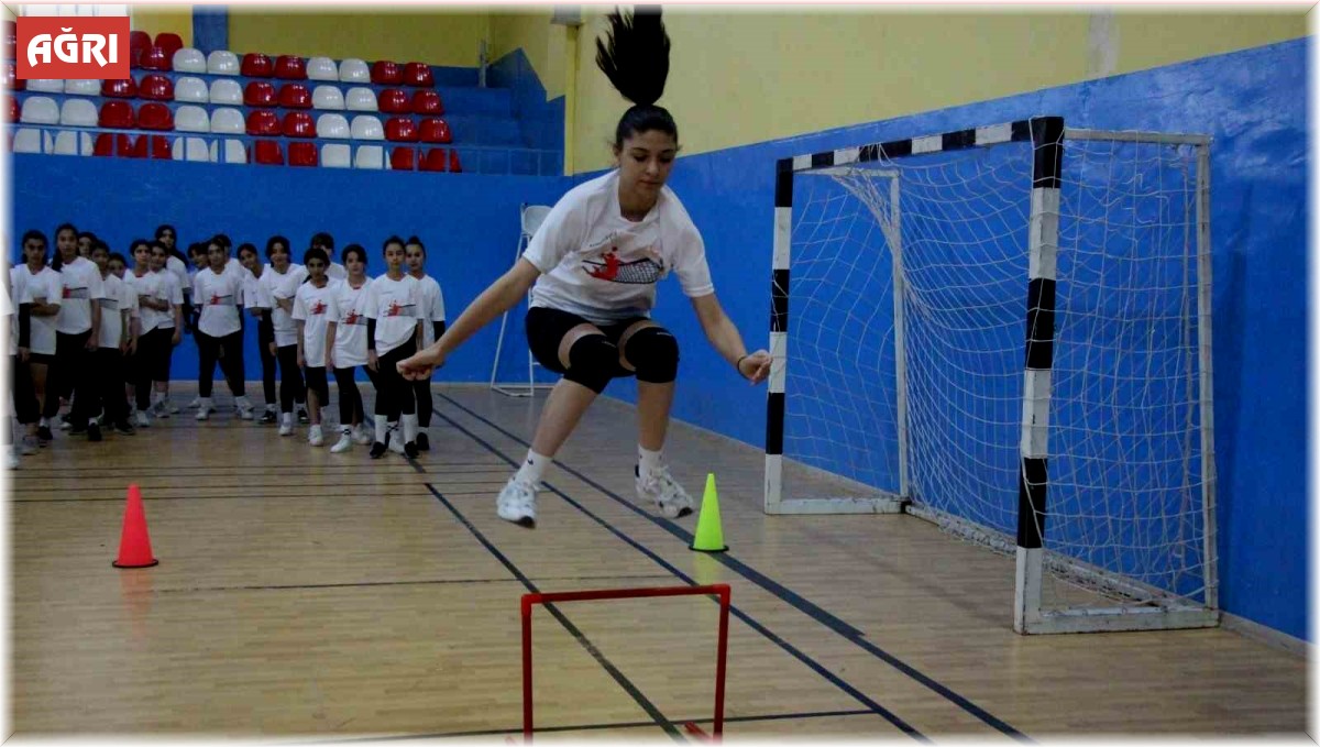 Ağrı'da Fabrika Voleybol Okulu açıldı