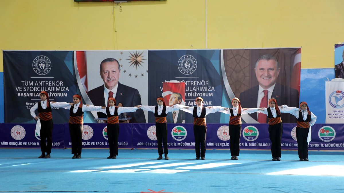 Ağrı'da Halk Oyunları İl Birinciliği yarışmaları düzenlendi