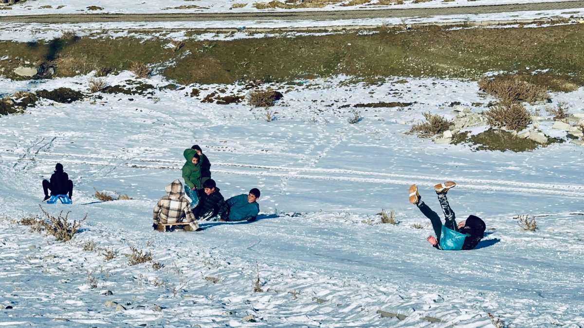 Ağrı'da karın tadını çocuklar çıkardı