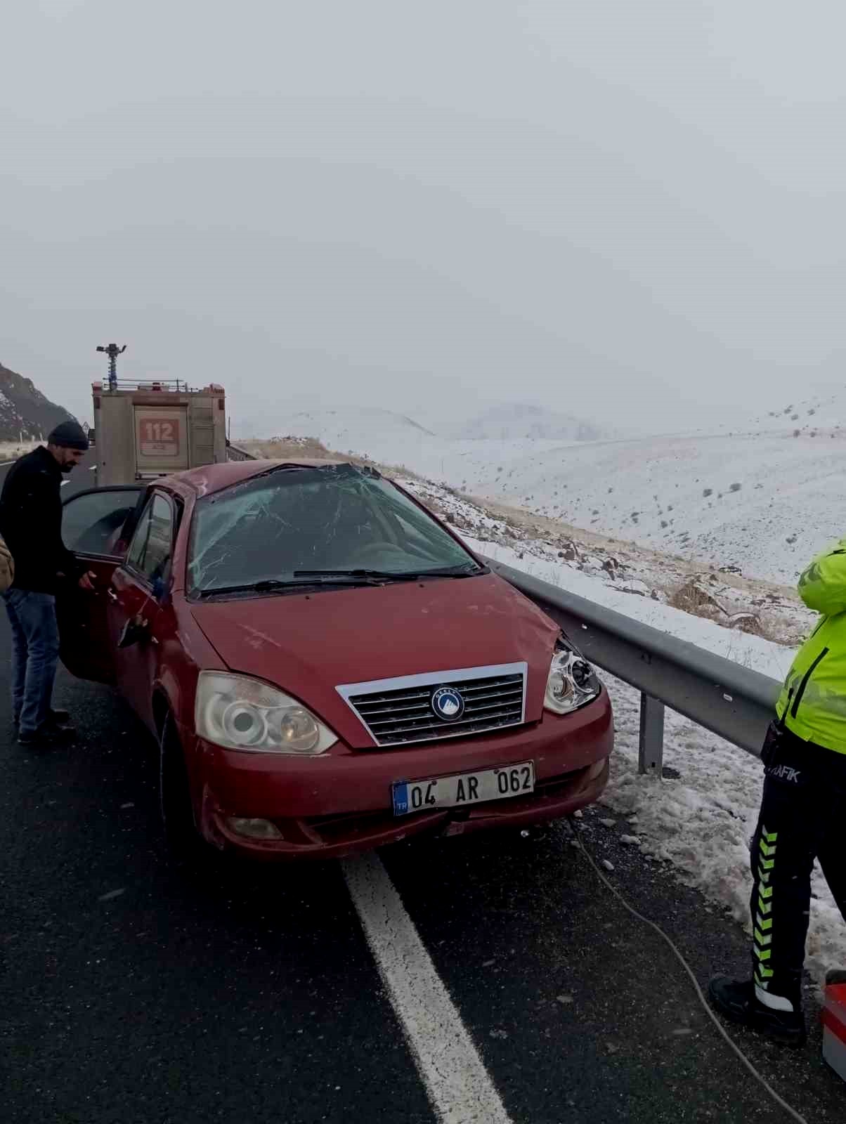 Ağrı'da kontrolden çıkan araç kaza yaptı