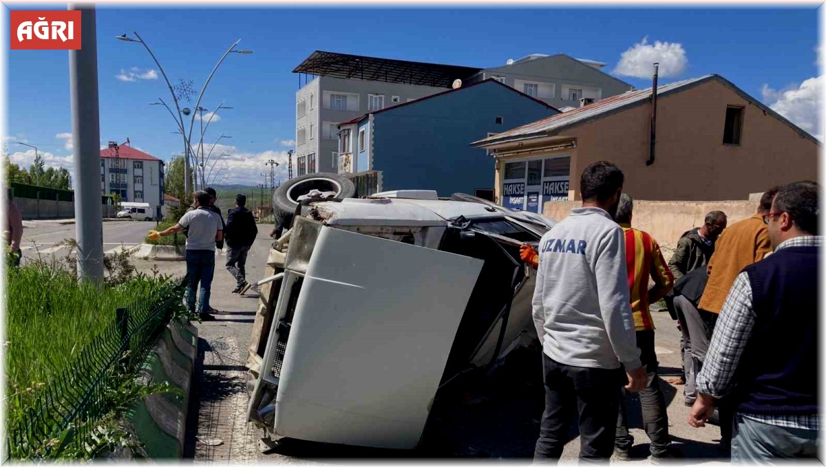 Ağrı'da kontrolden çıkan araç takla attı, o anlar kamerada