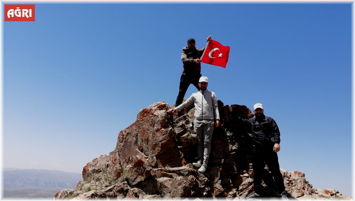 Ağrı'da Kösedağ'a zirve tırmanışı ile 15 Temmuz kutlandı