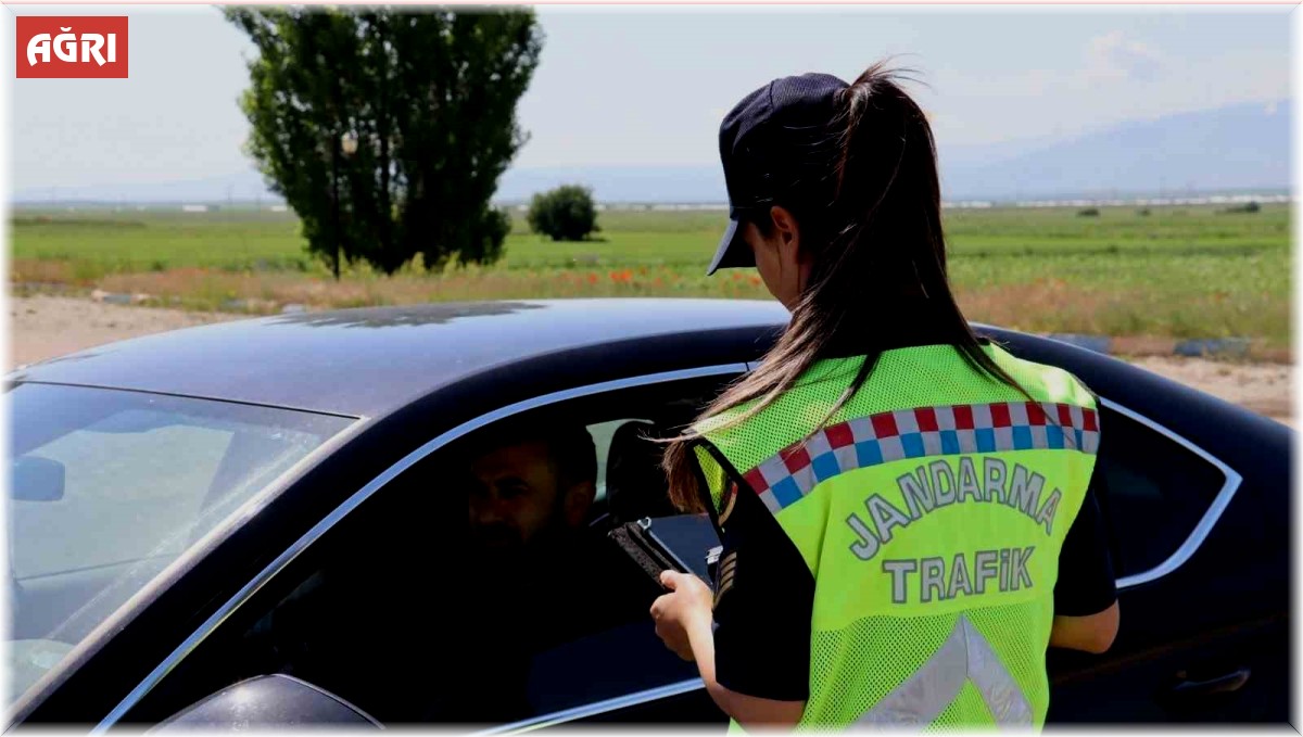 Ağrı'da Kurban Bayramı trafiğinde yoğun denetim ve kontroller devam ediyor