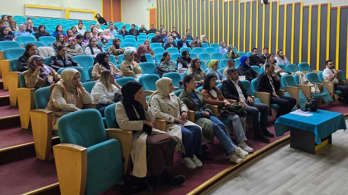 Ağrı'da Müdür Yetkili Öğretmenlere Bilgilendirme Semineri Düzenlendi