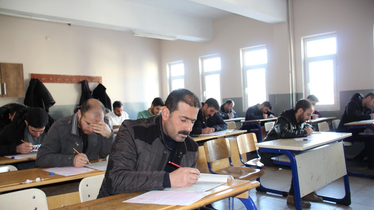 Ağrı'da öğrenciler ve aileleri Siyer Yarışmasında heyecanla ter döktü