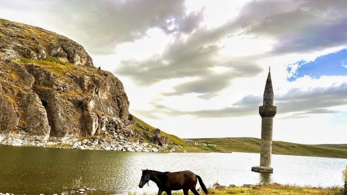 Ağrı'da sular altında kalan minarenin eşsiz güzelliği