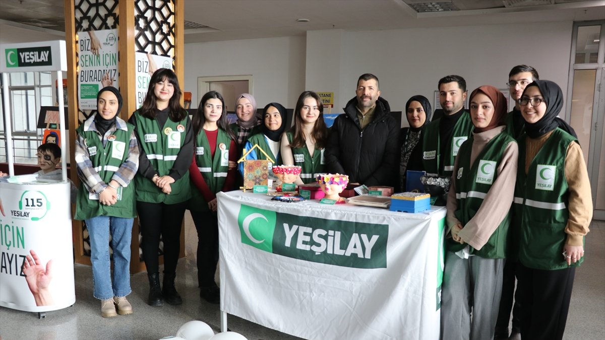 Ağrı'da tedavi gören bağımlıların çizdiği resimler hastanede sergilendi