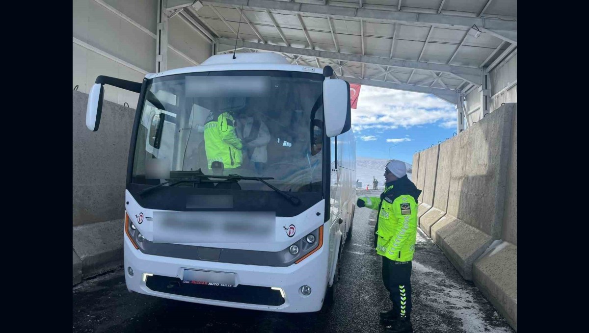 Ağrı'da trafik kontrolleri: 51 kişiye ceza, 16 araç men edildi