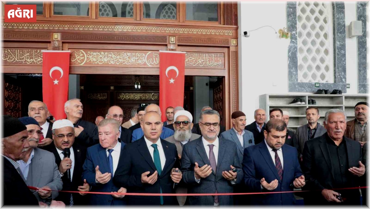 Ağrı Merkez Cami resmi olarak hizmete açıldı