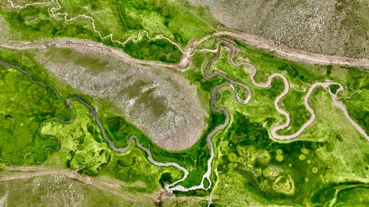 Ağrı'nın volkanik platolarındaki menderesler dronla görüntülendi