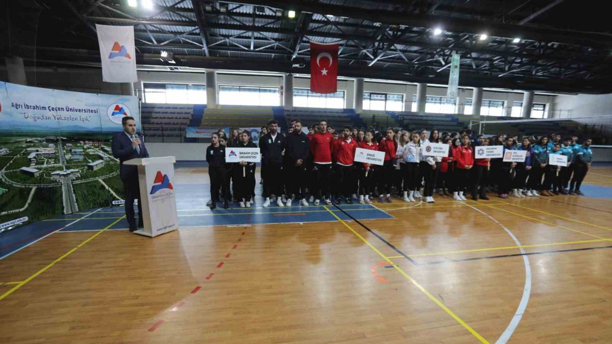 AİÇÜ'de ÜNİLİG voleybol bölgesel lig müsabakaları başladı