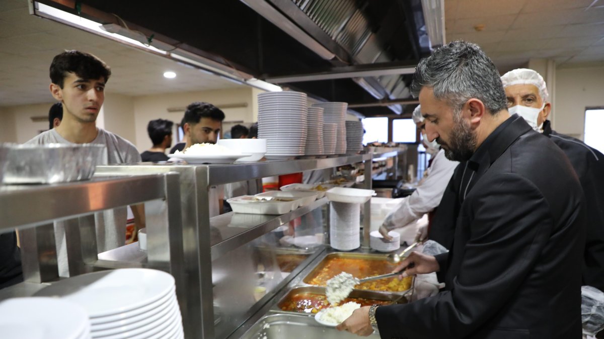 AK Parti Ağrı İl Başkanı İlhami Yıldız, öğrencilerle iftar sofrasında buluştu