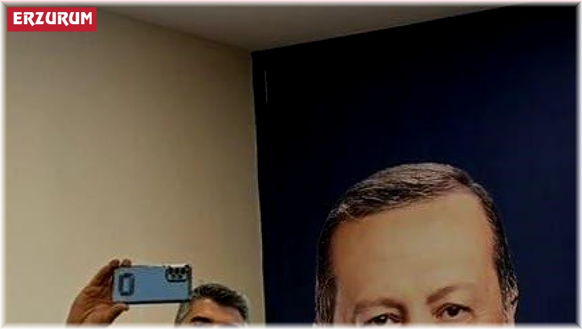 AK Parti İl Başkanı Küçükoğlu, vatandaşlarla 'Selfie' yaptı