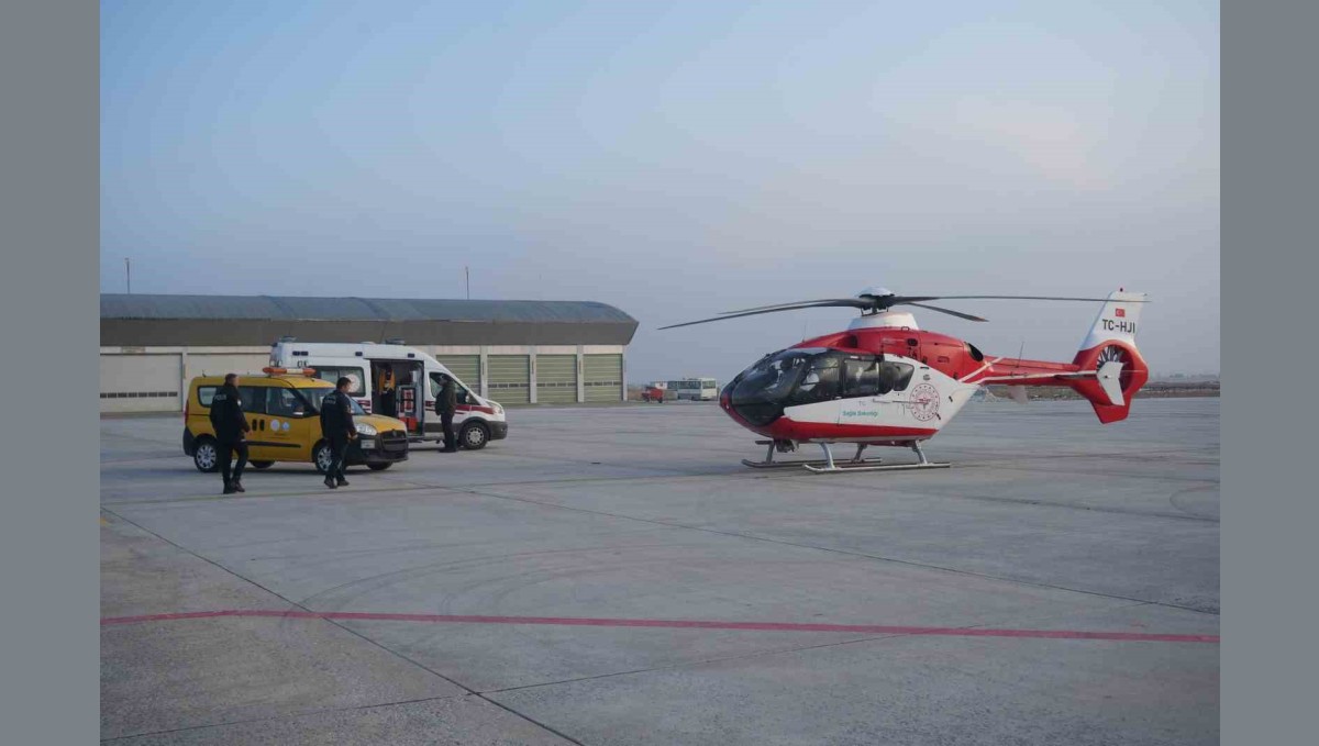 Ambulans helikopter bir günlük bebek için havalandı