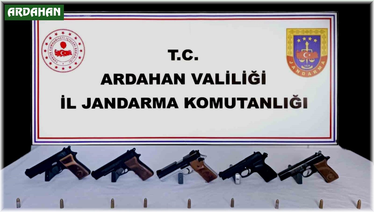 Ardahan'da otomobilde 5 adet ruhsatsız tabanca ele geçirildi