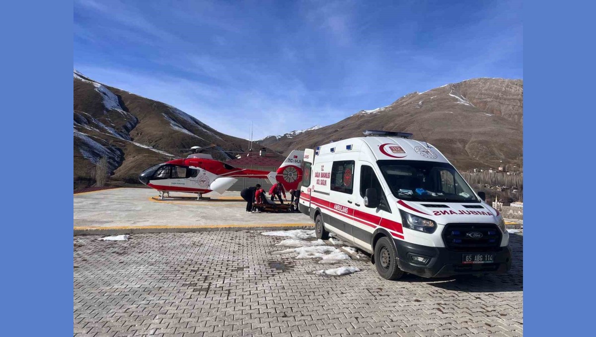 Bahçesaray'da hamile kadın, ambulans helikopterle Van'a sevk edildi