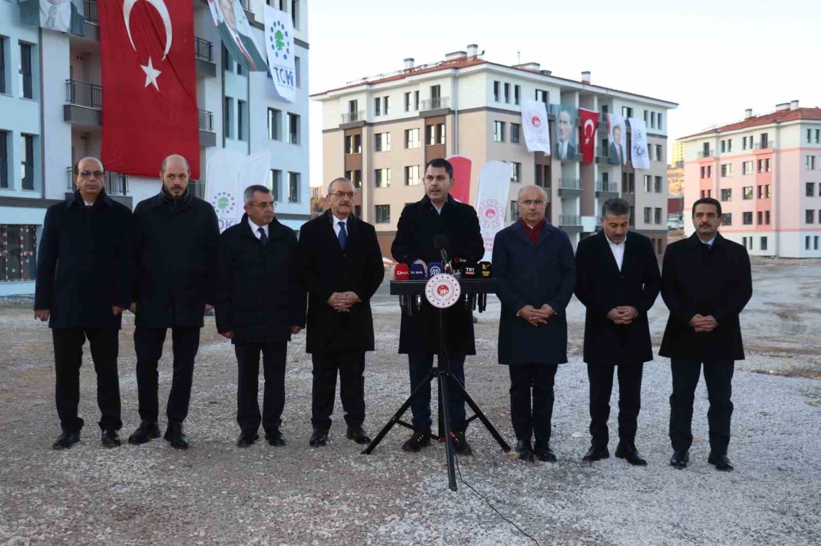 Bakan Kurum: "11 ilde evine girmeyen, iş yerini açmayan tek bir depremzede kardeşimiz kalmayacak"