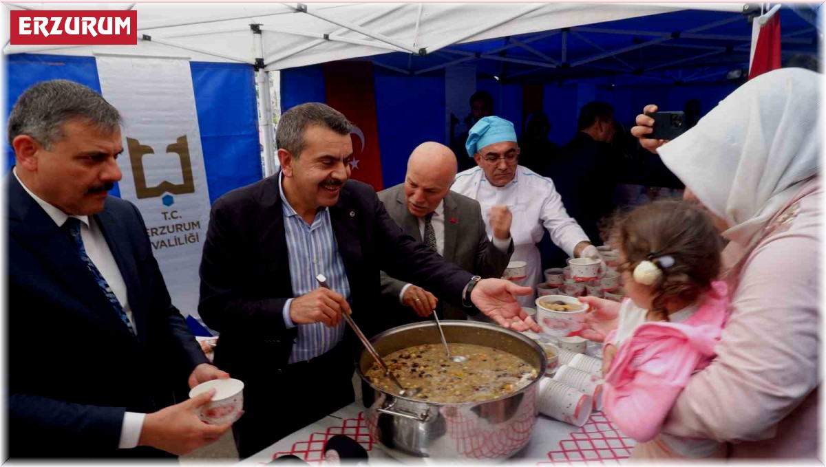 Bakan Tekin, Erzurum'da aşure dağıttı