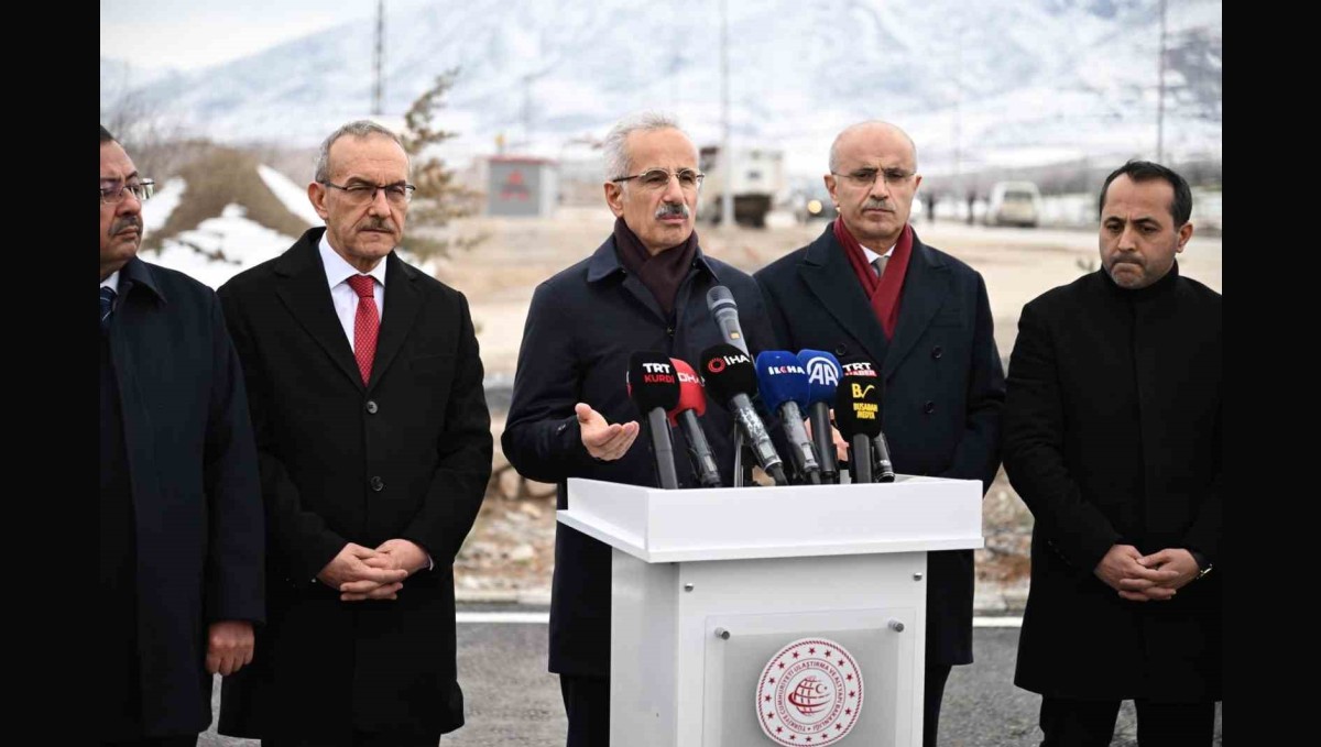 Bakan Uraloğlu, Malatya'da deprem konutları ve altyapı çalışmalarını inceledi