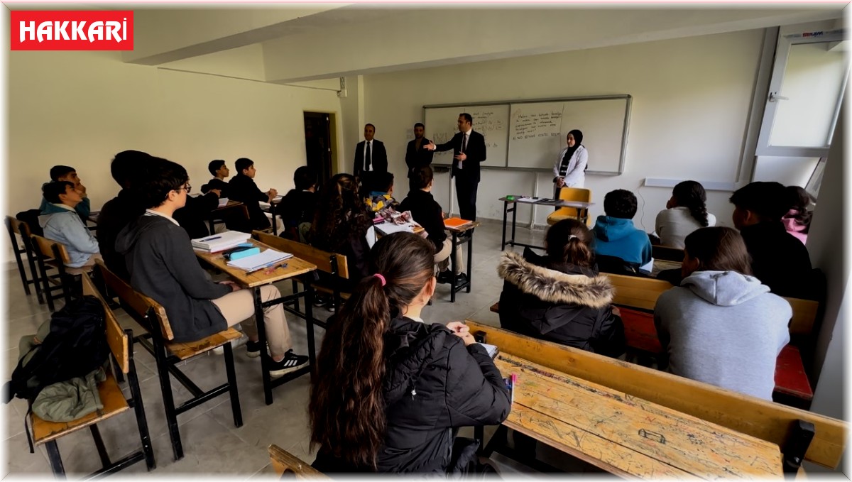 Başkan Çiçek ve Müdür Çetin öğrencilerle bir araya geldi