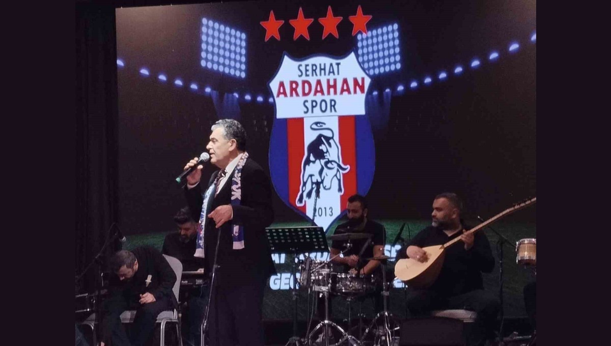 Başkan Demir, Serhat Ardahaspor kulübü dayanışma gecesinde konser verdi