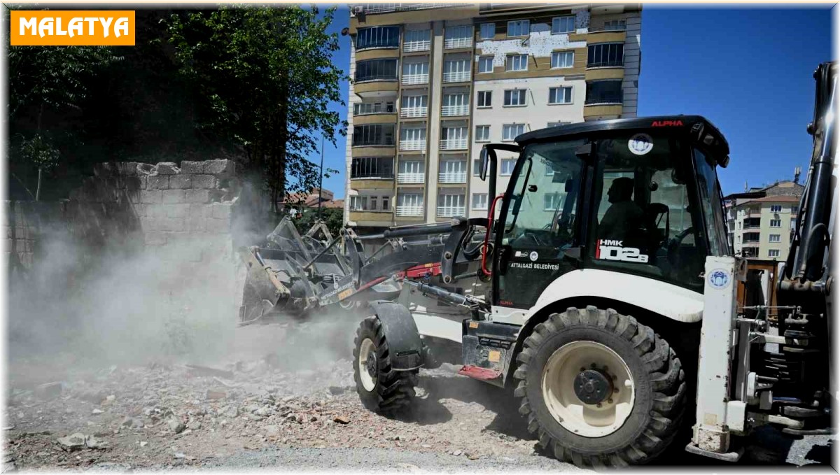 Battalgazi'de metruk yapıların yıkımı gerçekleştirildi