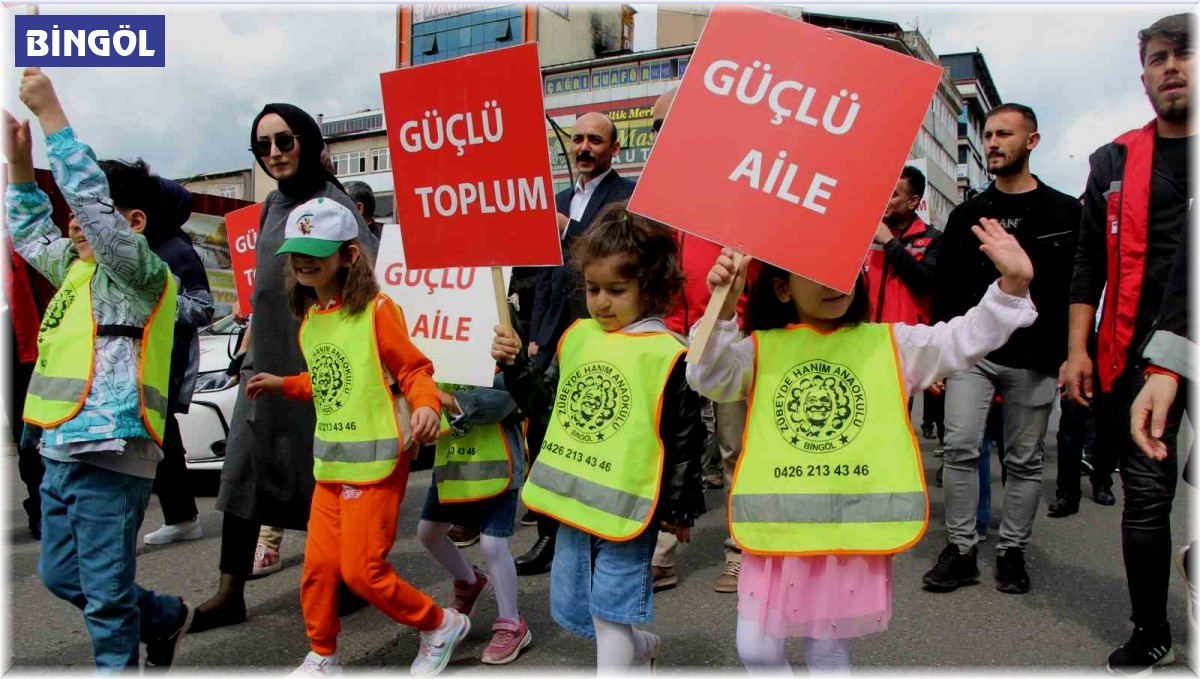 Bingöl'de 'Aile istikbalimizdir' yürüyüşü